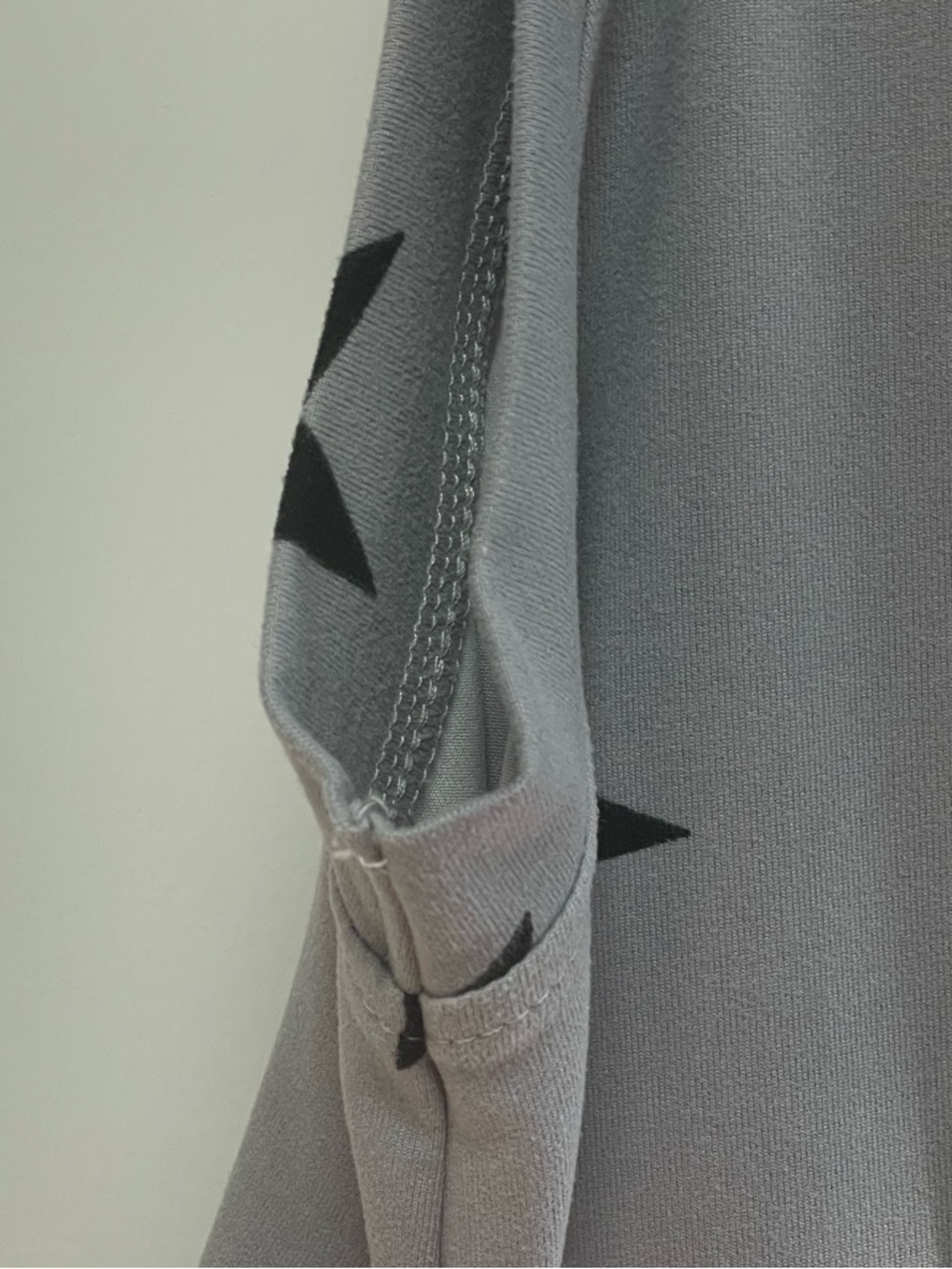 Star-Patterned Gray Sleeveless Tank Top Muscle Shirt | Hand Sewn | NWOT - Picture 2 of 8